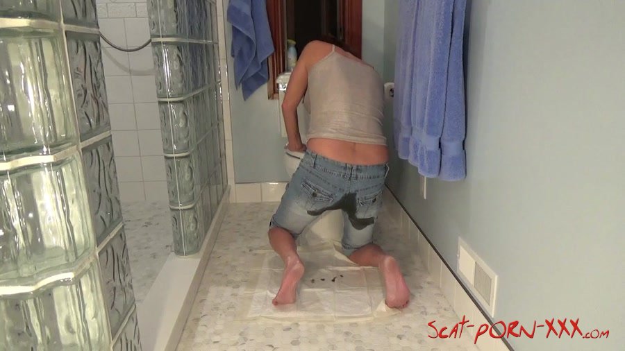 EricaKay - Flu Thinking Puke, Ending up as Shitting my Shorts - Pooping Jeans - Toilet, Scat [HD 720p]
