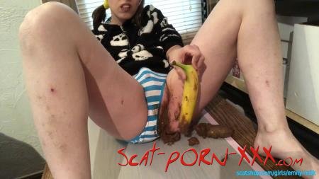 EmilyMilk - Having Fun with a Banana and Poop - Huge Poop Smear and Taste - Dildo Scat -  [FullHD 1080p]