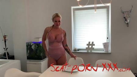 SteffiBlond - Breakfast is ready - I come kack and piss your plate full with Devil Sophie - Solo - Pee, Farting [UltraHD 4K]