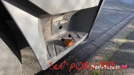 Devil Sophie - OMG - how does the shit get onto the truck running board - Outdoor Scat - Poop, Extreme [UltraHD 4K]