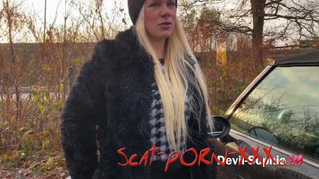 Devil Sophie - Park shit at McDonalds - the sausage had to get out - Outdoor Scat - Milf, Solo [UltraHD 4K]