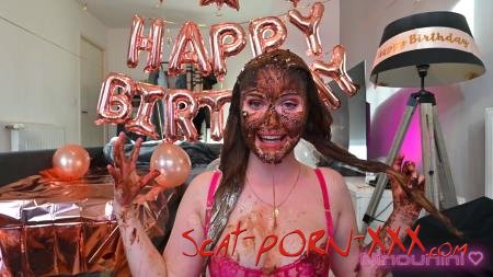 Ninounini - BIRTHDAY CAKE (PUKE): I eat a shitty cupcake! - Defecation - Scatology, Solo [FullHD 1080p]