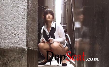 30 Japanese Girls caught pooping on surveillance camera. (HD720p) - BFSO-01 (スカトロ) (HD 720p/3.75 GB)