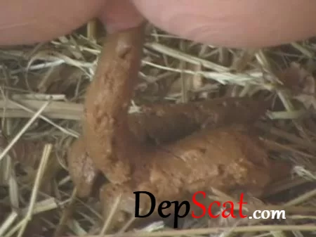 Solo - Woman shitting in a barn on a farm - NaturalScatGirls - Shit, Poop [SD]