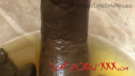 LittleDirtyPrincess - Long thick poop served in a bowl of pee for you - New scat - Ass, Big Pile [FullHD 1080p]