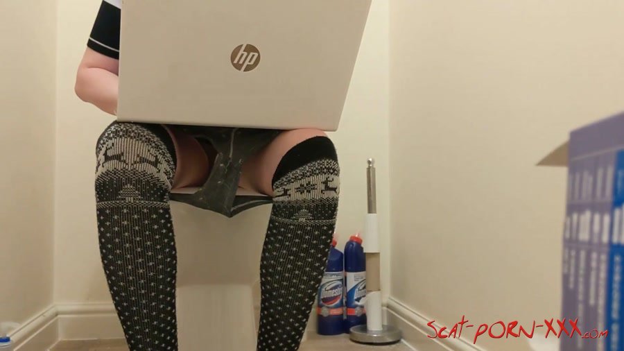 PooGirlSofia - Shitting whilst watching shitting sex porn Videos - Poop Videos - Pee, Solo, Scat [FullHD 1080p]