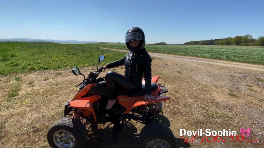 Devil Sophie - THIS is a brake track - outdoor quad shits escalated - Outdoor Scat - Solo, Milf [UltraHD 4K]