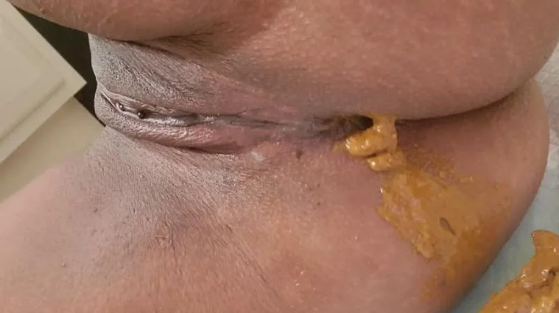 UniElla - Pee and poop ass and pussy close up - Pooping Girls - Solo, Poop [HD 720p]