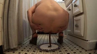 Layla Lee - High Heels Painted Nails - Laylaleescat.com - Amateur, Defecation [FullHD 1080p]