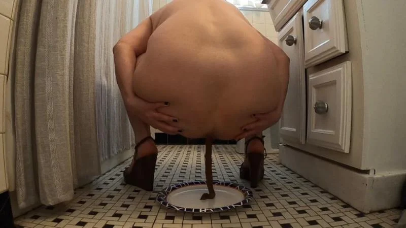 Layla Lee - High Heels Painted Nails - Laylaleescat.com - Amateur, Defecation [FullHD 1080p]