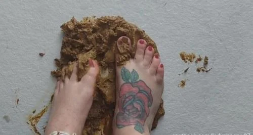 Lady Phoenix - Shit flavour feet - Scatbook -  [HD 720p]