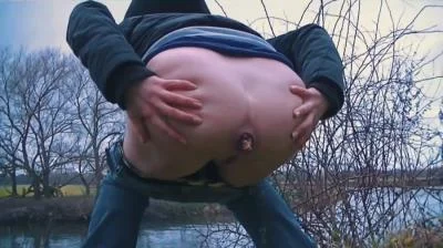 Mia Skye aka MiaRoxxx - Cold Autumn Day Outdoor Shit - Filthygrid.com - Germany, Dirty Anal [HD 720p]