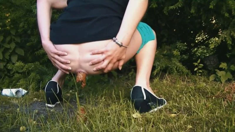 Mia Skye aka MiaRoxxx - Big Sausage In Grandma's Garden - Filthygrid.com - Germany, Dirty Anal [HD 720p]