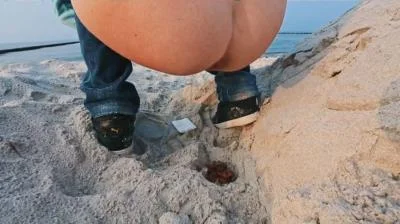Mia Skye aka MiaRoxxx - Beach Shitting - Filthygrid.com - Germany, Dirty Anal [HD 720p]