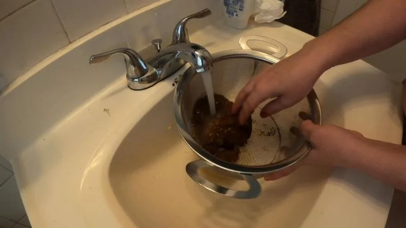 Layla Lee - Treasure Hunt - Laylaleescat.com - Amateur, Defecation [FullHD 1080p]