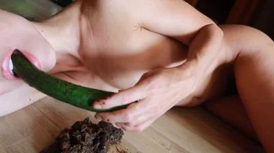 Sabrina Dacos - Cool As a Cucumber - Scatting - Defecation, Solo [FullHD 1080p]