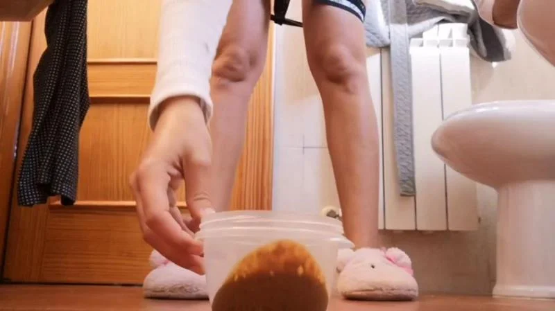 Miss Lith - Scat y Pissing - Scatbook - Spain, Toilet Slavery [HD 720p]