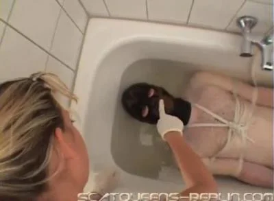 Lady Missy, Lucy Delunatic, Lady Grace, Miss Flowers, Lady Katherina, Lisa Anderson - Scat Shower - Scatqueens-Berlin.com - Femdom, Humiliation [SD]