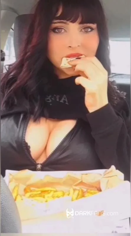 French fry feeding time for slav - DarkFans.com - Solo, Toilet Slavery [UltraHD 2K]