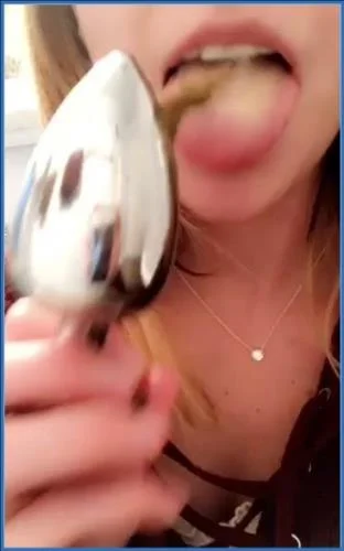 LilbuttLex Licks Her Butt Plug Clean in Kaviar and Pee clip