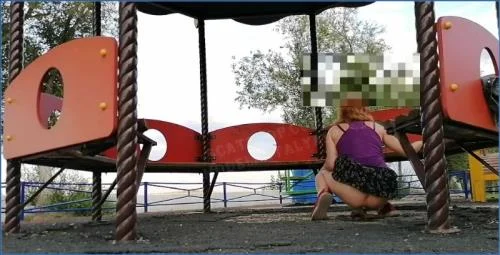 ModelNatalya94 Shits and Pees in a Russian Playground