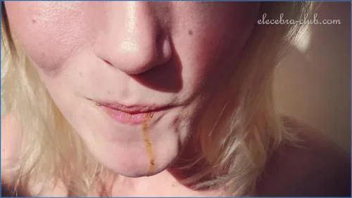 Elecebra Delivers Filthy Kaviar in Crazy Shit Piss Feeding