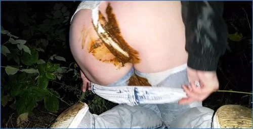 Anna Coprofield Shits In Jeans By The Pool At Night