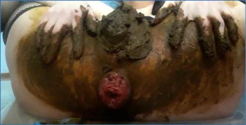 Scatlina's Solo Smearing with Anal Prolapse and Fisting