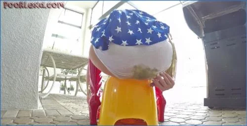 Jessica Valentino in Wonder Women Messy Panty Poop