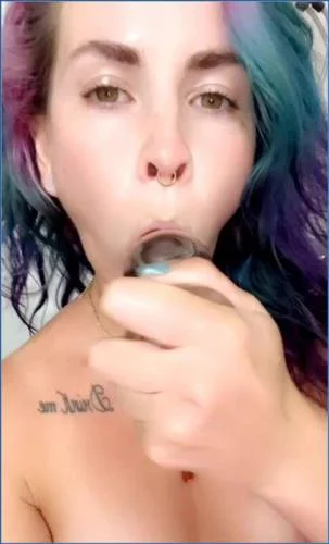 LilbuttLex's Glass Plug ATM video in a Kaviar and Pee Scat porn