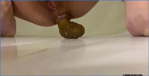 Veronika's Wild Shitting and Pissing Show with Smearing and Shit