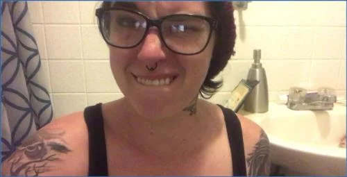 Missellie's Solo Shitting and Smearing Showdown - Toilet Play &