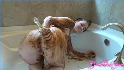 Goddess Ryan Pissing and Shitting - Extreme Copro and Farting Fun