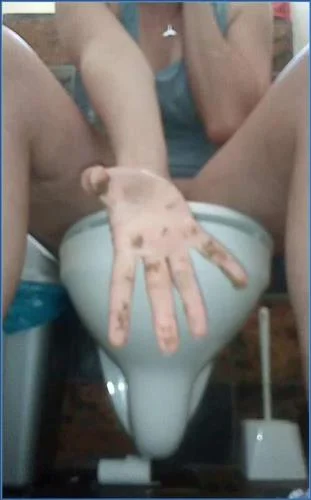 Liglee Smears Her Fresh Shit and Piss in Pee Free - Liglee - Shh No