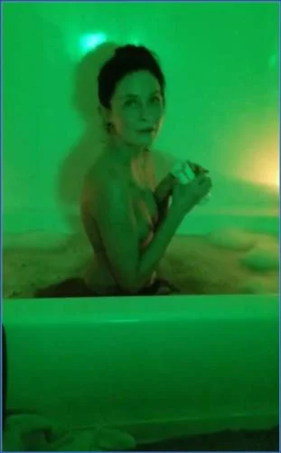 LilbuttLex Shits Kaviar in Valentine's Bathtub Fun - Scatting