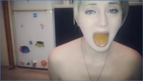 Elecebra's Wild Pissing and Vomit Run with Smearing and Peeing