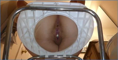 Princess Araya Dominates with Facesitting and Farting Scat Porn