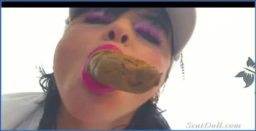 Doll's Shit Eating Solo After a Rousing Tennis Game - Free Scat Porn