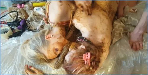 AstraCelestial Smears and Smashes in Gross-out Lesbian Scat