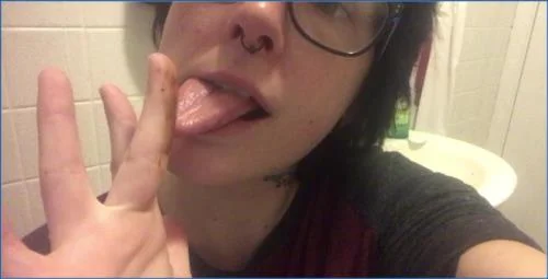 Missellie Dominates the Toilet with Solo Shitting and Verbal