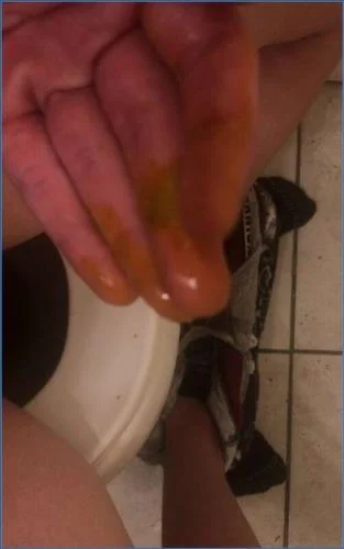 Missellie Shits, Pees, and Farts in a Solo Toilet Humiliation Show