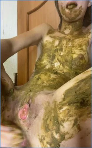 Veronika Defecates, Smears, and Eats Her Own Fresh Shit - Messy Solo