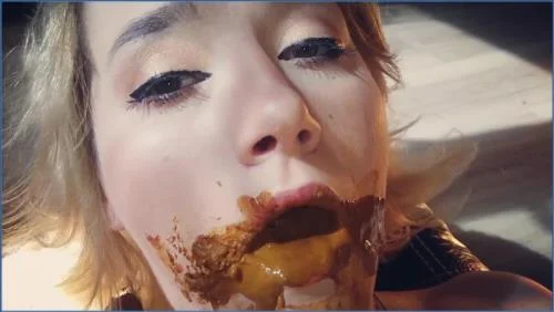 Elecebra Pissing and Smearing in Extreme Scat Toilet Play - Premium
