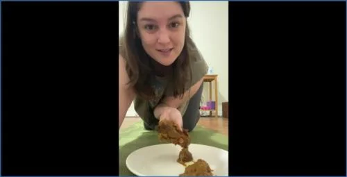 Layla Lee Shits, Eats, and Smears Her Way Through a Grimy Yoga Run