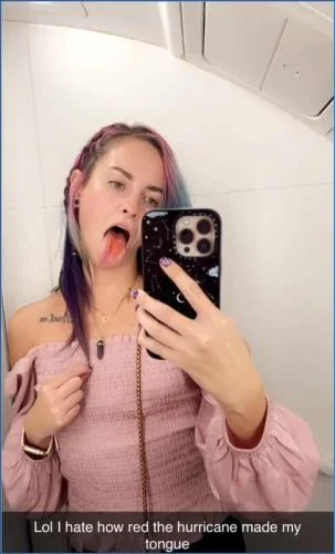 LilbuttLex Cleans Her Plug with Kaviar and Ass to Mouth Action