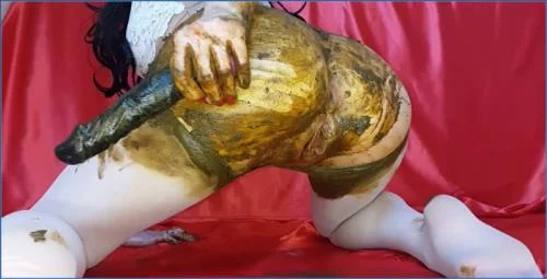 Anna Coprofield Smears and Eats Her Own Shit in Solo Scatting Spree