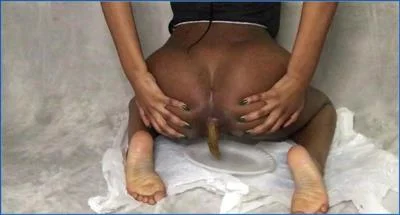 Syren 19-Year-Old Teen Enjoys Solo Copro and Pee in the United States