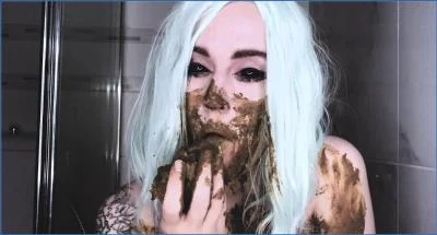 SweetBettyParlour Delivers Hardcore Shitting Copro Fetish in Monstrous Wife Video