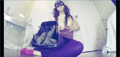 Love Rachelle Delivers Filthy Shitting and Pissing in Chill And Eat Shit