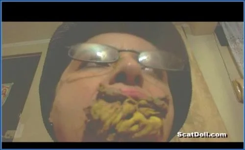 Doll Takes a Huge Dump and Enjoys Dinner in ScatDoll's Shit Eating Release